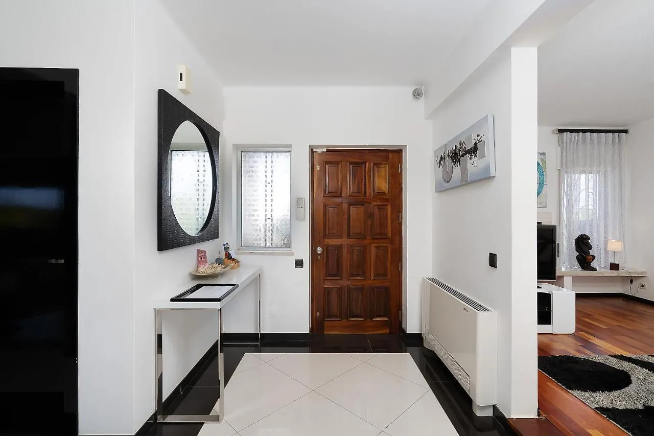 Deluxe 4Bdr House W/ Pool By Lovelystay Portimao Portugal