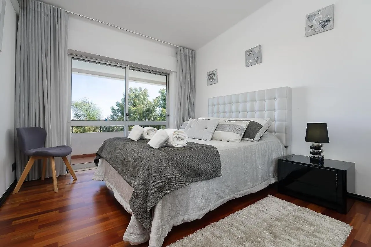 Deluxe 4Bdr House W/ Pool By Lovelystay Portimao 0*,  Portugal