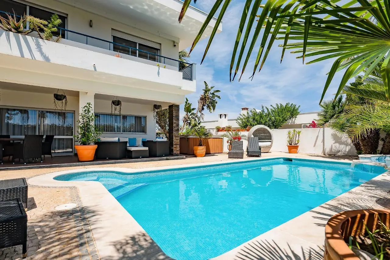 Deluxe 4Bdr House W/ Pool By Lovelystay location
