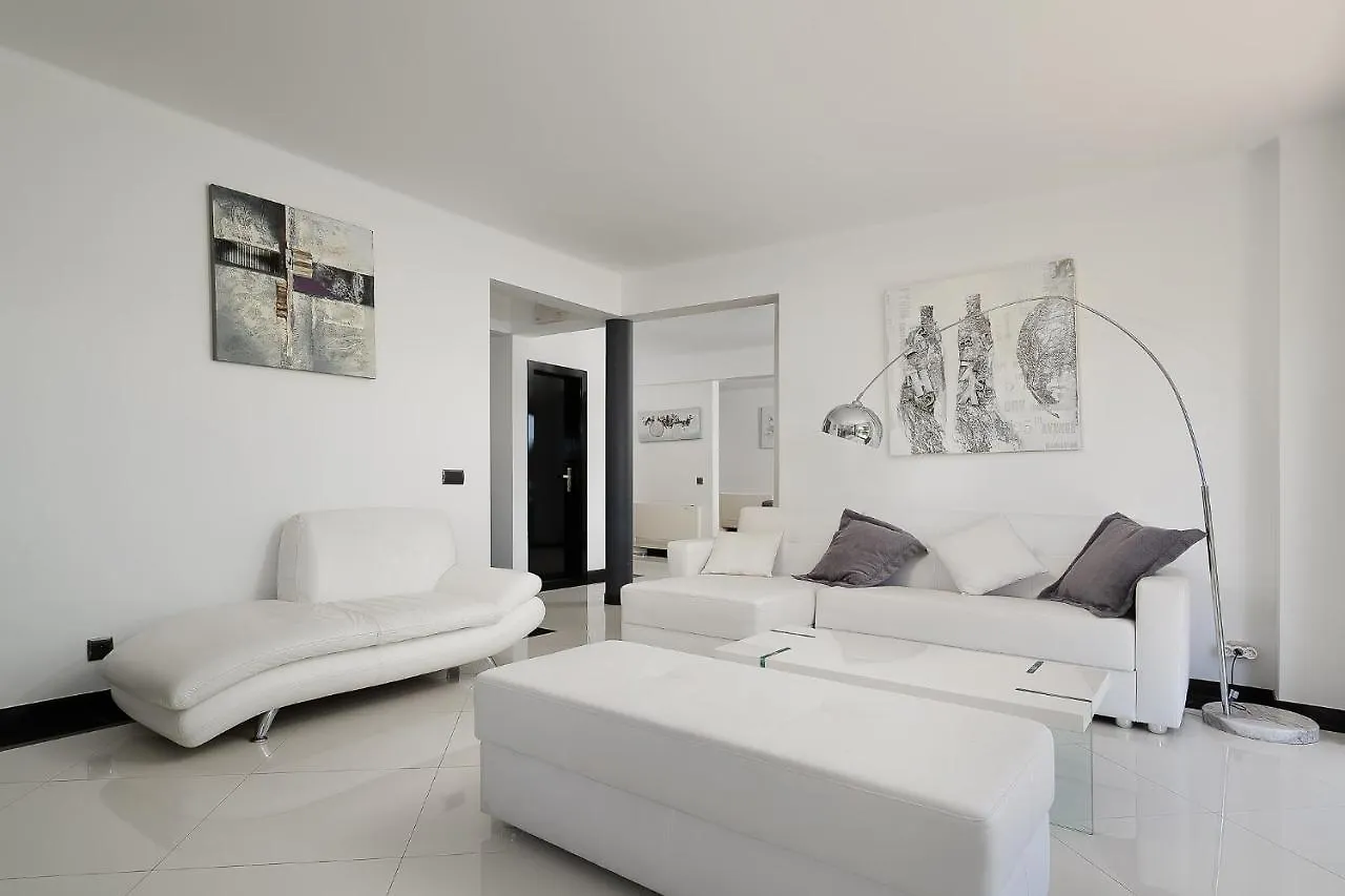 Holiday home Deluxe 4Bdr House W/ Pool By Lovelystay Portimao