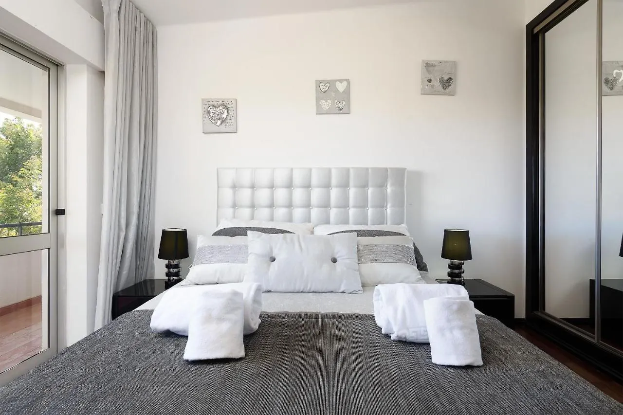 Deluxe 4Bdr House W/ Pool By Lovelystay Portimao 0*,  Portugal