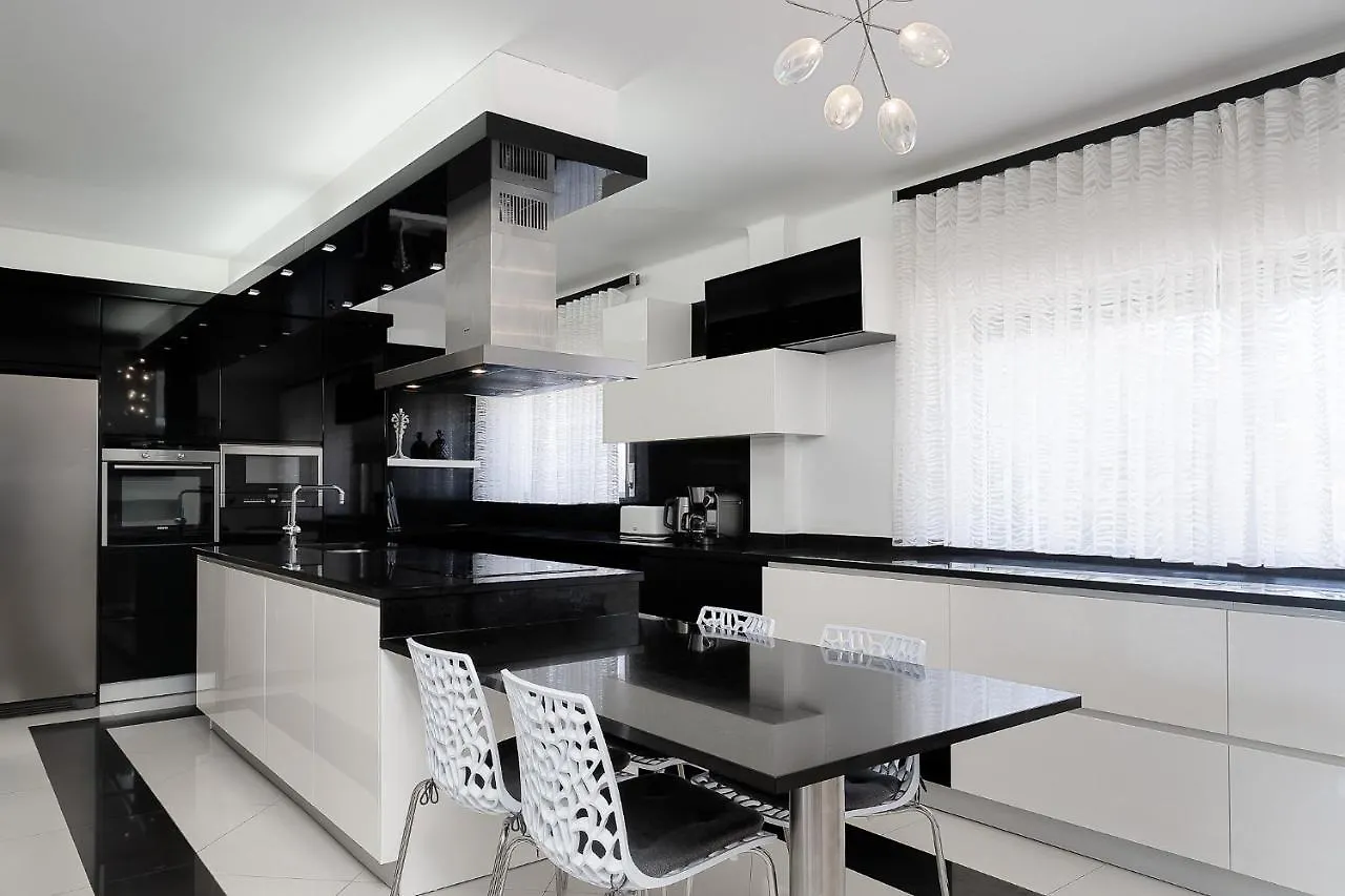 Deluxe 4Bdr House W/ Pool By Lovelystay Portimao