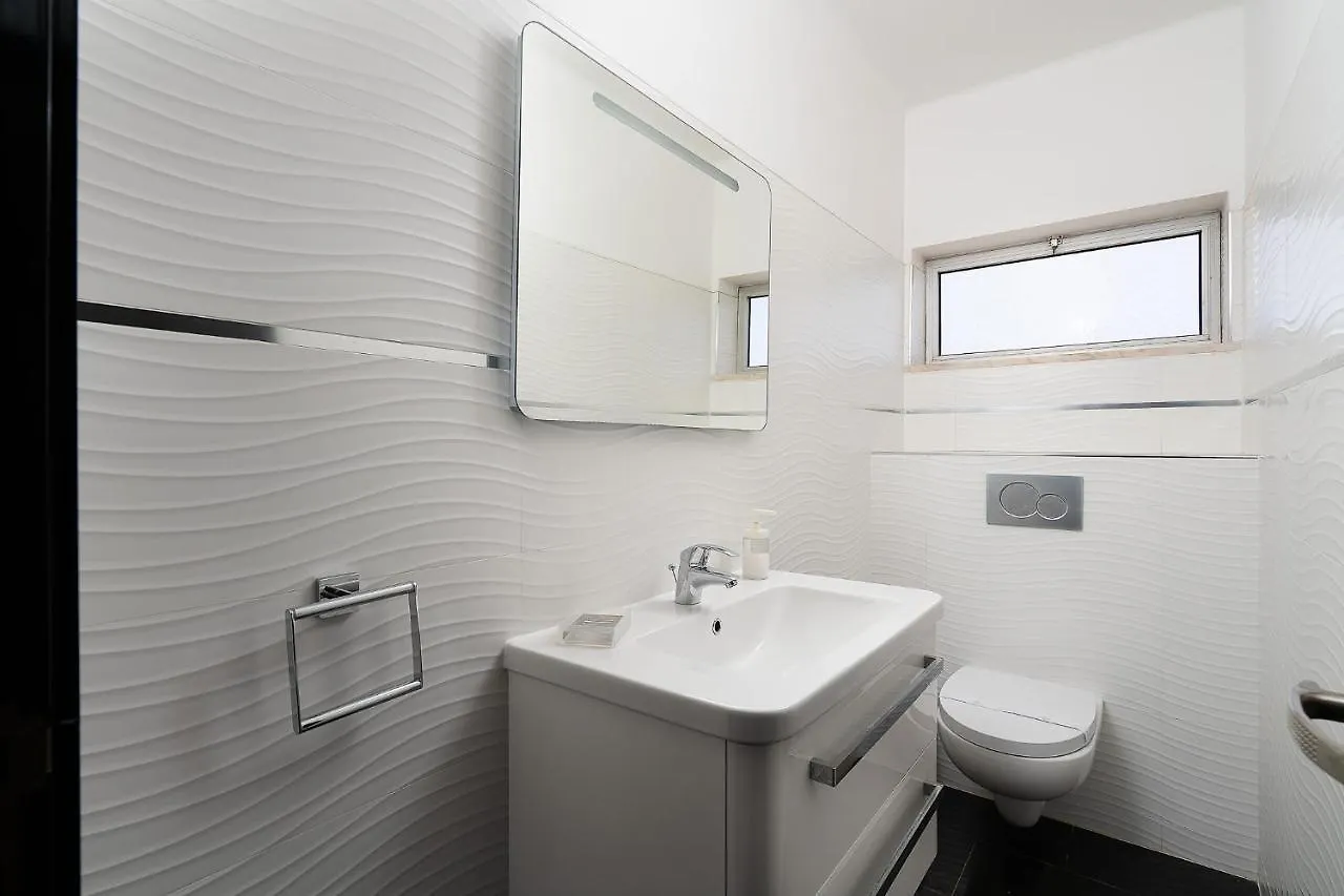 Deluxe 4Bdr House W/ Pool By Lovelystay Portimao Holiday home