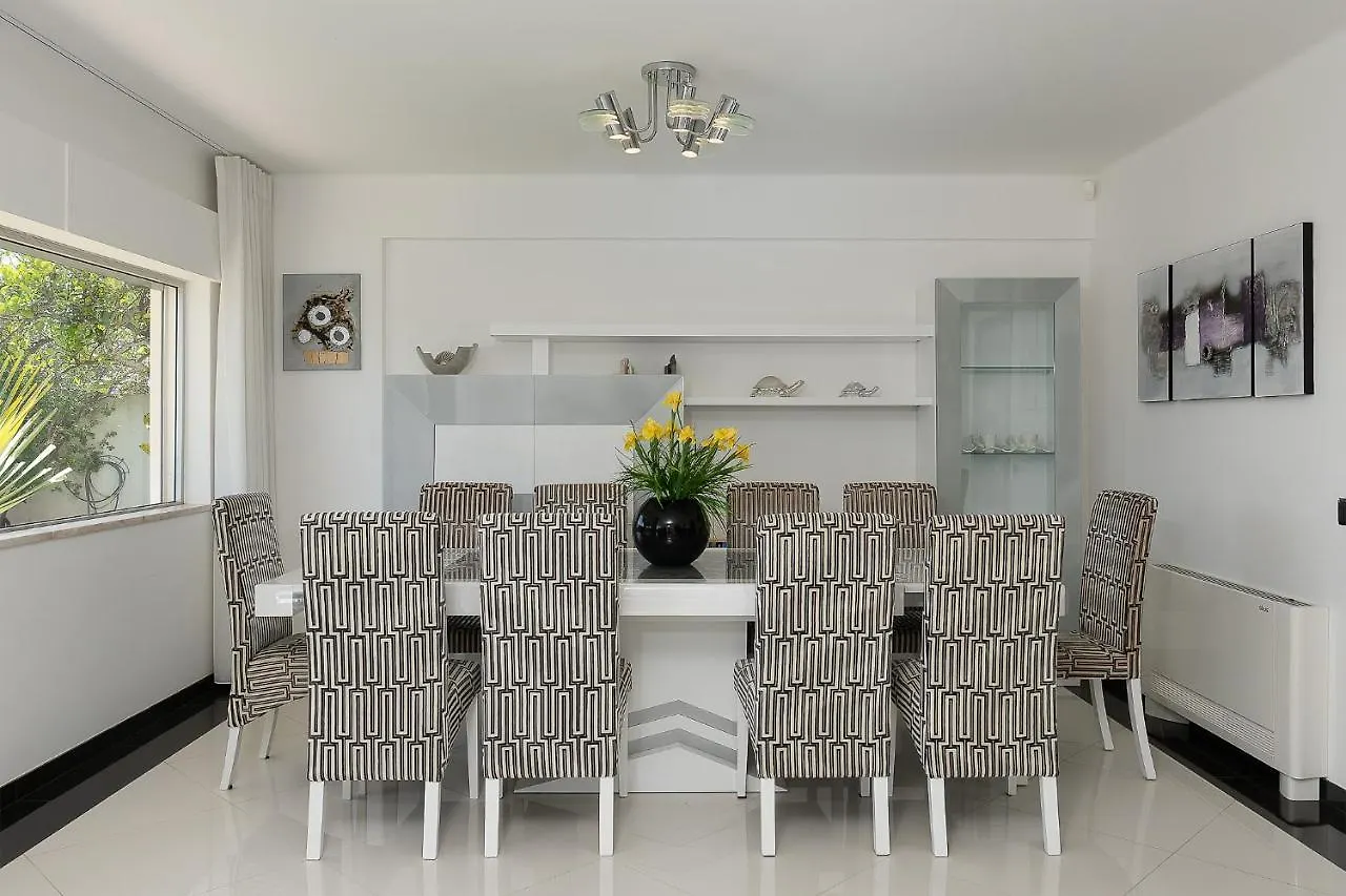 Deluxe 4Bdr House W/ Pool By Lovelystay Portimao Holiday home
