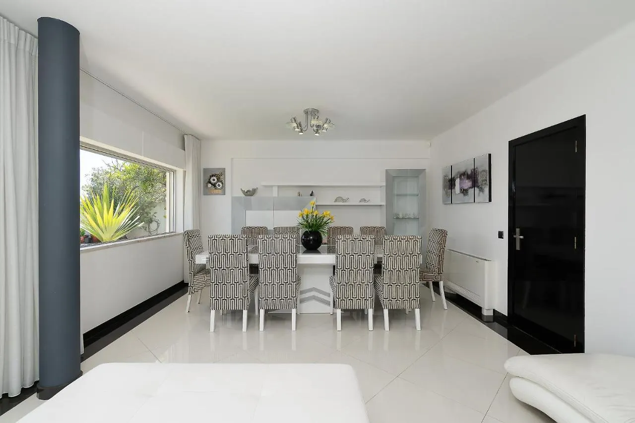Holiday home Deluxe 4Bdr House W/ Pool By Lovelystay Portimao